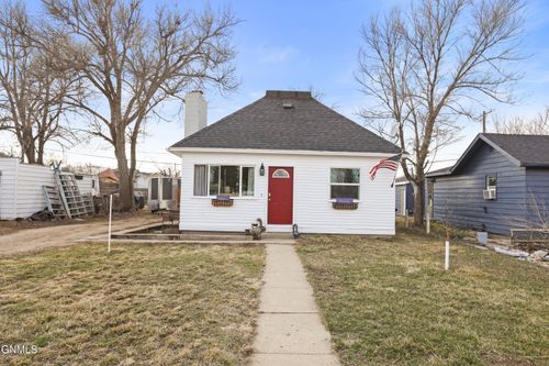 1509 4th Ave W, Williston, ND, 58801-4125 | Card Image