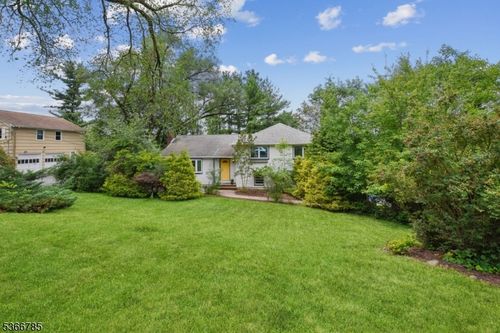 39 Prospect Rd, Livingston, NJ, 07039-1515 | Card Image