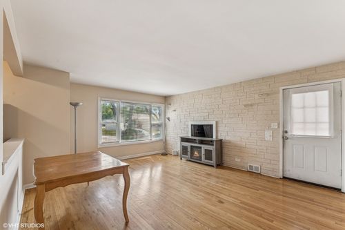 2151 Newcastle Ave, Westchester, IL, 60154-4452 | Card Image