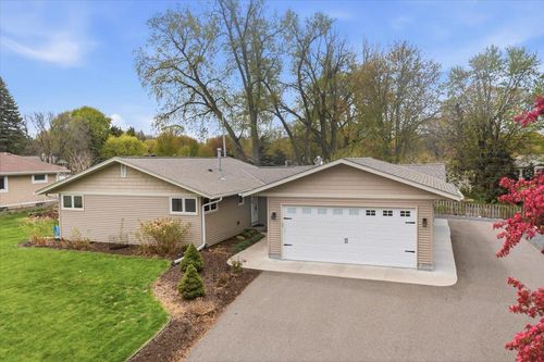 2222 Draper Ave, Roseville, MN, 55113-5346 | Card Image