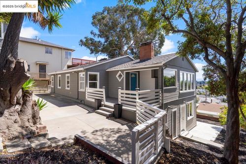 9949 Lawlor St, Oakland, CA, 94605-4850 | Card Image