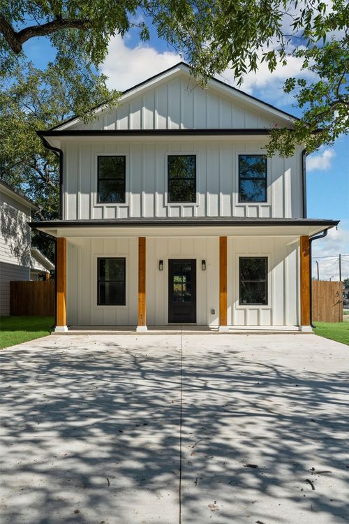 301 Live Oak, Valley Mills, TX, 76689-4447 | Card Image
