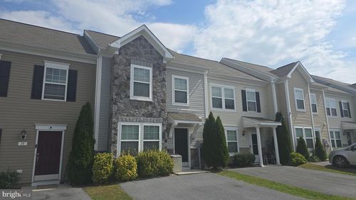 19 Teakwood Dr, MARTINSBURG, WV, 25404-0828 | Card Image