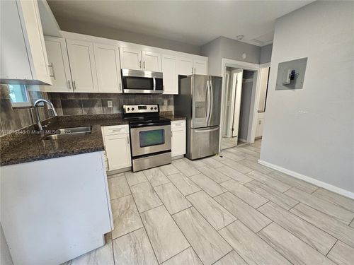 2-950 Nw 5th St, Miami, FL, 33128-1218 | Card Image