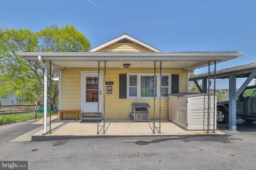 2316 N Apple St, Whitehall, PA, 18052-3928 | Card Image