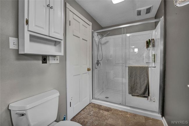 First floor ensuite | Image 23