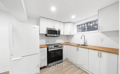 lower-208 Willowbrook Rd, Thornhill, ON, L3T5L6 | Card Image