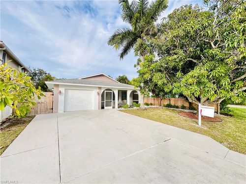 671 94th Ave N, Naples, FL, 34108-2446 | Card Image