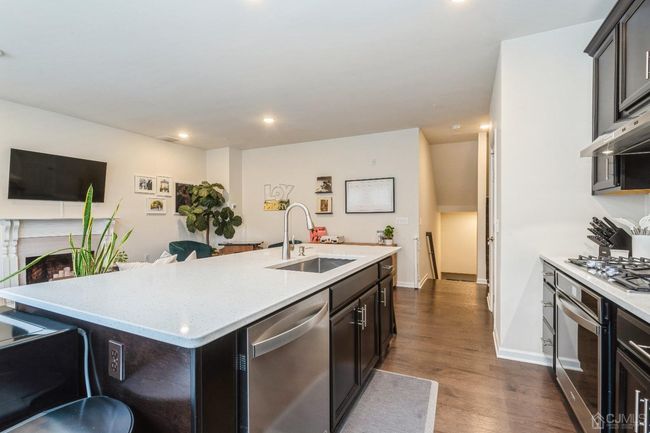 5 Robeson St, Townhouse with 2 bedrooms, 3 bathrooms and null parking in Somerville NJ | Image 7