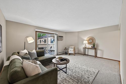 apt-304-3153 Old Highway 8, Minneapolis, MN, 55418-2563 | Card Image