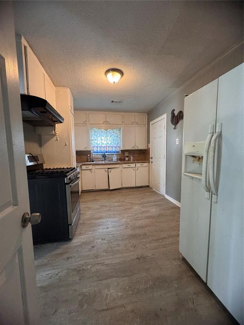 2106 Utah St, Baytown, TX, 77520-6154 | Card Image