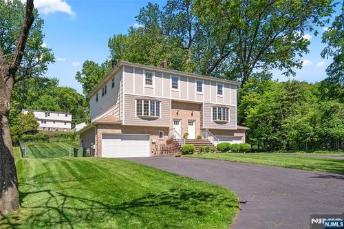 89A Forsythia, Paramus, NJ, 07652 | Card Image
