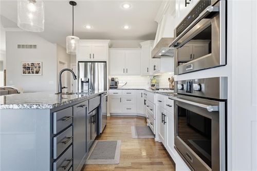 318 Old Trail Run, Kearney, MO, 64060-7642 | Card Image