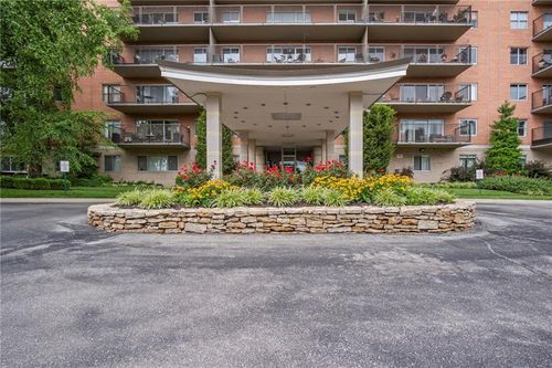 409-4550 Warwick Blvd, Kansas City, MO, 64111-1828 | Card Image