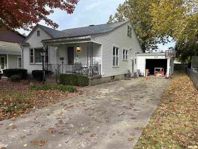 908 Haner Street, House other with 4 bedrooms, 2 bathrooms and null parking in Taylorville IL | Image 2