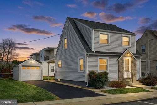 1562 Stanton St, YORK, PA, 17404-5327 | Card Image