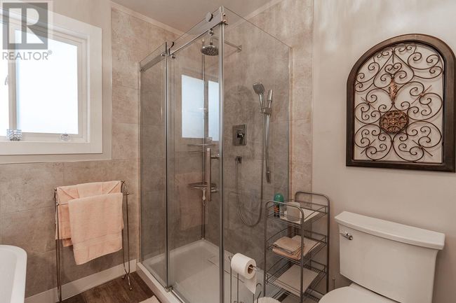 396 Gleneagles Dr, House other with 4 bedrooms, 2 bathrooms and 2 parking in Kamloops BC | Image 8