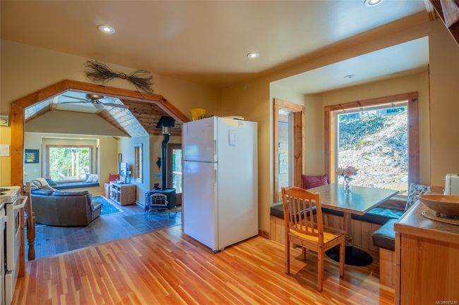 Kitchen looking towards the living room | Image 15