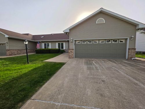 4209 Briarwood Dr, Cedar Falls, IA, 50613-7519 | Card Image