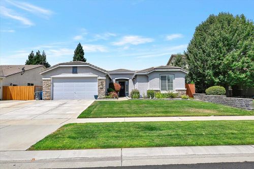 2040 Maverick Dr, Plumas Lake, CA, 95961-9165 | Card Image