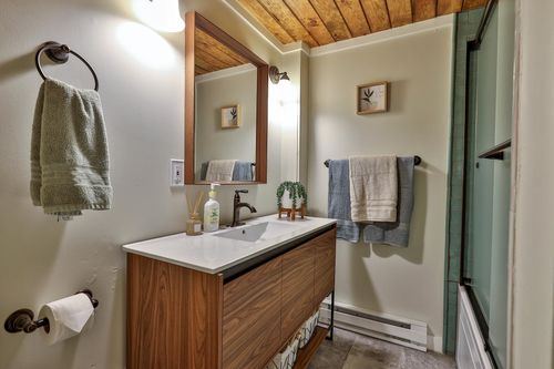 430 Hawk Mountain Rd, Pittsfield, VT, 05762-8836 | Card Image