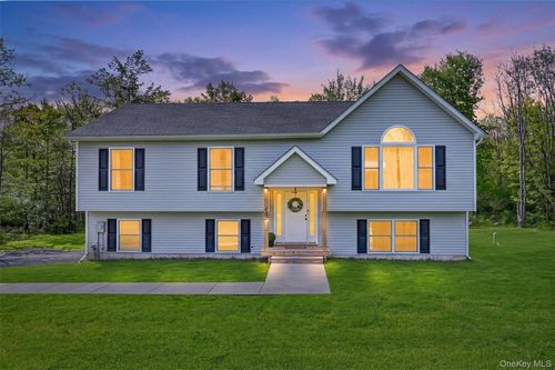 153 Ridge Dr, Middletown, NY, 10940-7103 | Card Image