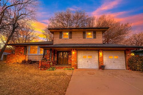 327 N Willow Dr, Derby, KS, 67037-2435 | Card Image