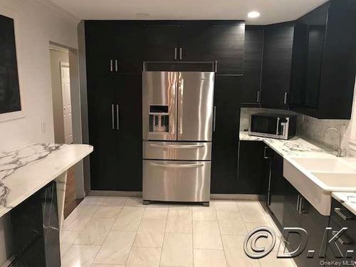 upper-469 E Park Ave, Long Beach, NY, 11561-3611 | Card Image