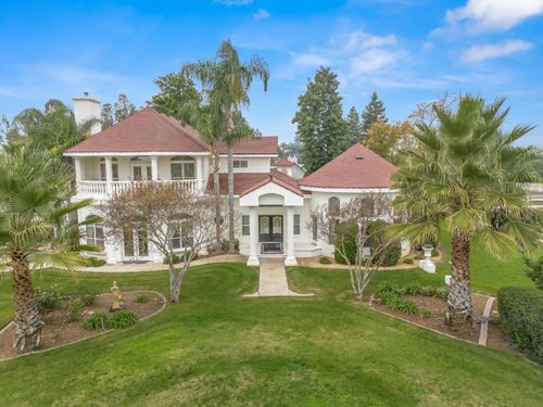 3933 N Greenwood Ave, Sanger, CA, 93657-9392 | Card Image