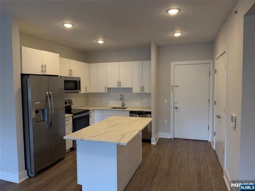 1685 Bergen Blvd, Fort Lee, NJ, 07024-2191 | Card Image