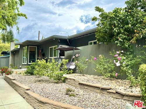 10683 Valleyheart Dr, Studio City, CA, 91604-3424 | Card Image