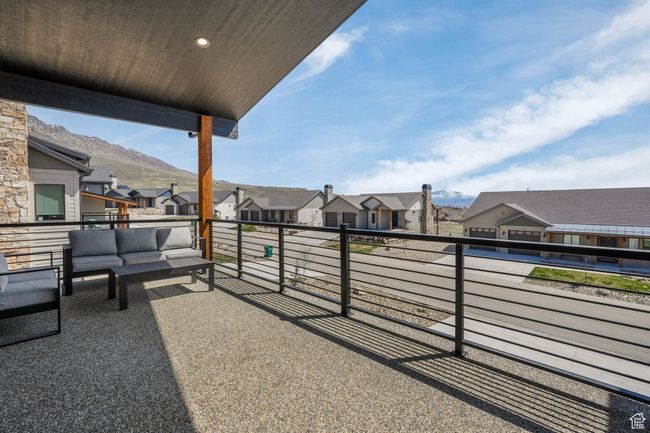 The spacious balcony offers the perfect place to reset and ground yourself, where you can enjoy breathtaking sunrises in the morning and unwind with stunning sunsets in the evening. | Image 29