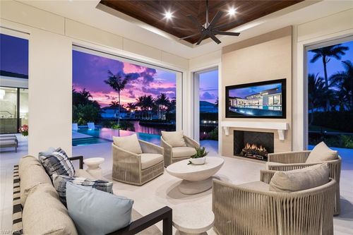 625 21st Ave S, NAPLES, FL, 34102-7609 | Card Image