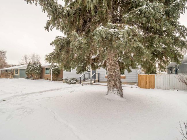 1806 14 Avenue S, Home with 4 bedrooms, 2 bathrooms and 3 parking in Lethbridge AB | Image 3