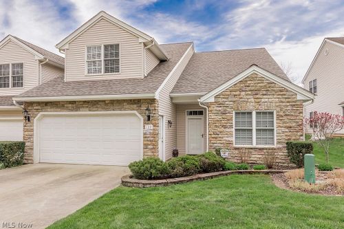 134 Stonecreek Dr, Mayfield Hts, OH, 44143-3654 | Card Image
