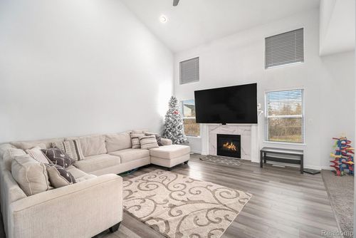 8301 Berwick Dr, Westland, MI, 48185-3852 | Card Image