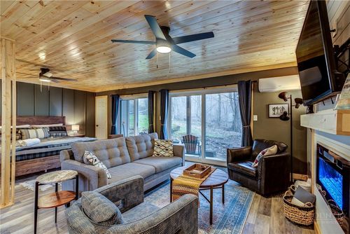 c-107-100 Lower Holiday Ln, Beech Mountain, NC, 28604-6784 | Card Image
