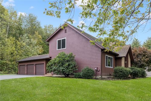 67 Daniel Dr, North Kingstown, RI, 02852-6703 | Card Image