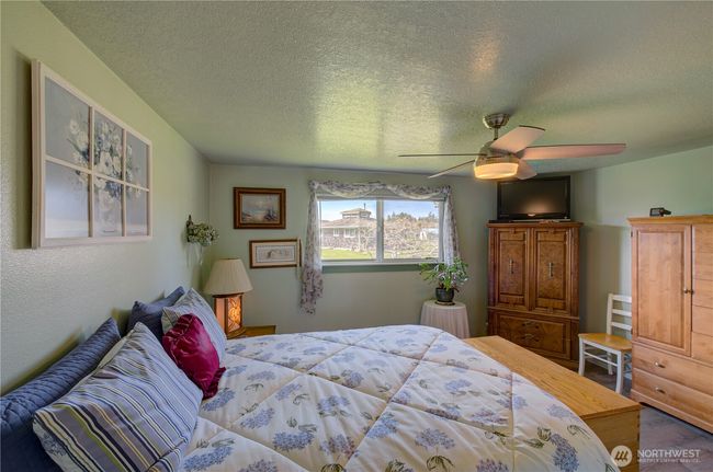 Primary bedroom on the main house | Image 19
