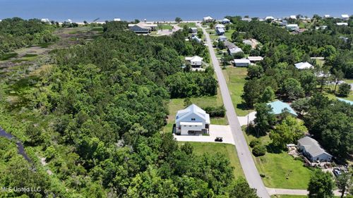 180 Vacation Ln, Waveland, MS, 39576-4024 | Card Image