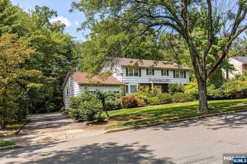 10 Flanders Dr, Pine Brook, NJ, 07058-9422 | Card Image