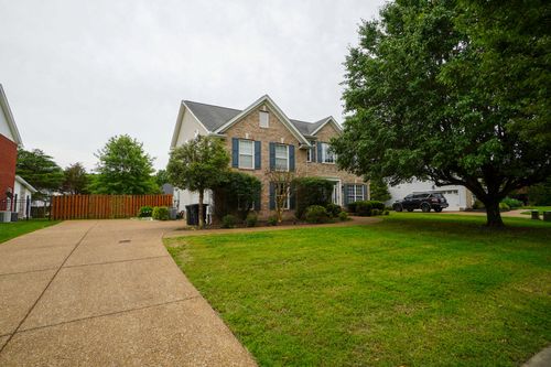 140 Settlers Way, Hendersonville, TN, 37075-8595 | Card Image