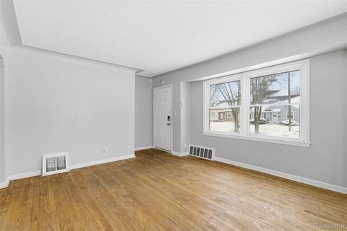 14725 Agnes Ave, Eastpointe, MI, 48021-2881 | Card Image