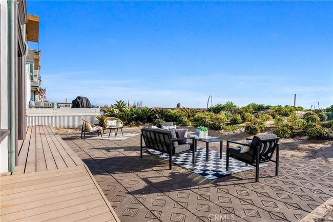 This is THE place to serve your guests beach cocktails! | Image 18