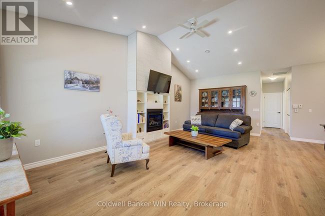 103 Broomers Crescent, Townhouse with 2 bedrooms, 2 bathrooms and 3 parking in Wellington North (Mount Forest) ON | Image 7