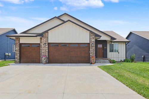 2911 E Reiss St, Park City, KS, 67219-4657 | Card Image