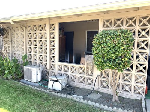 13040 Oak Hills Dr, Seal Beach, CA, 90740-3290 | Card Image
