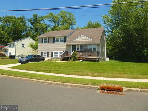 2 Pineview Ave, Berlin Boro, NJ, 08009-1520 | Card Image