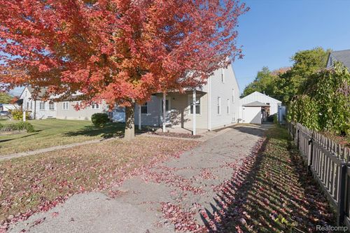 129 South St, Belleville, MI, 48111-2941 | Card Image