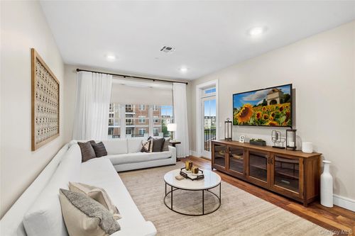 apt-412-990 Corporate Dr, Westbury, NY, 11590-6717 | Card Image